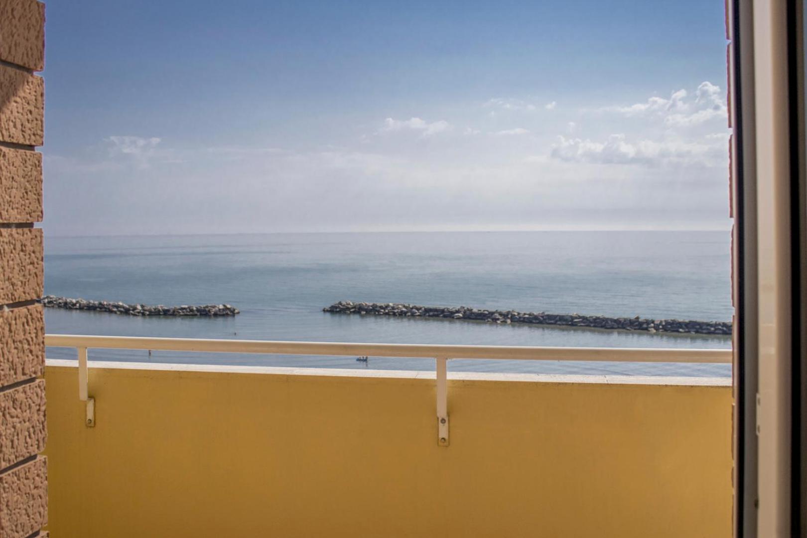 Apollonia Hotel 3*